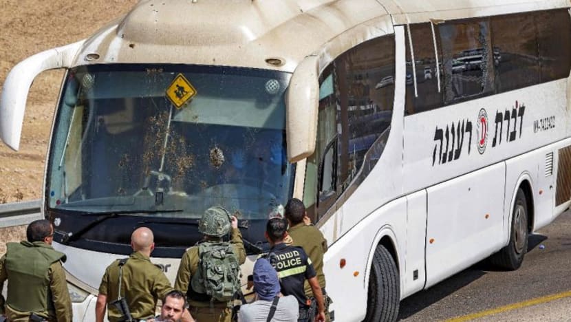 6 cedera setelah bas tentera Israel ditembak di Tebing Barat 6 cedera setelah bas tentera Israel ditembak di Tebing Barat
