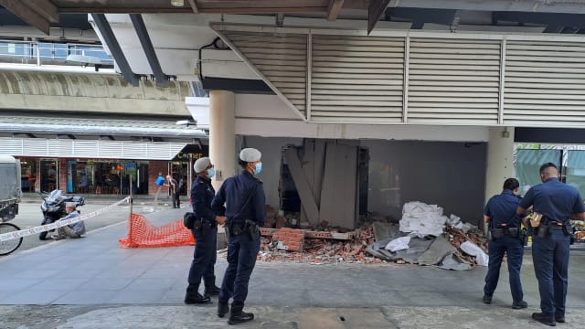 油池地铁站食肆外墙倒塌 一名路人受伤送院