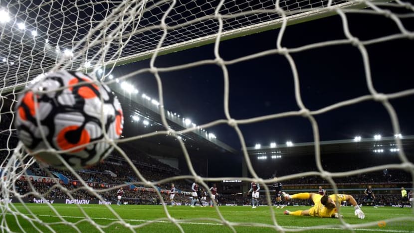 Rampant West Ham crush 10-man Aston Villa 4-1 away Rampant West Ham crush 10-man Aston Villa 4-1 away