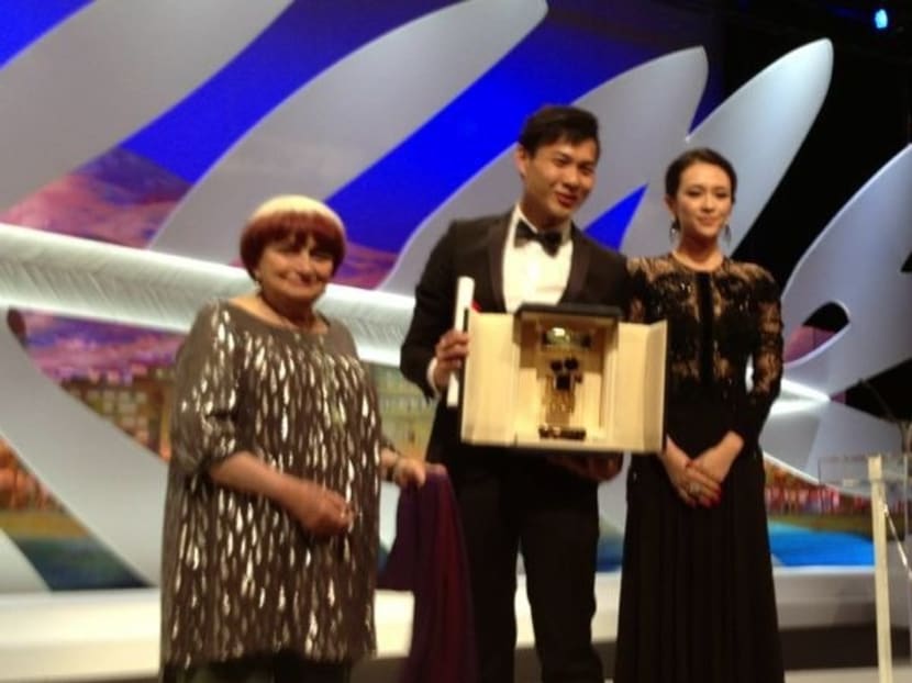 Anthony Chen accepting his award from  Agnes Varda and Zhang Ziyi Photo Credit: Fisheye Pictures