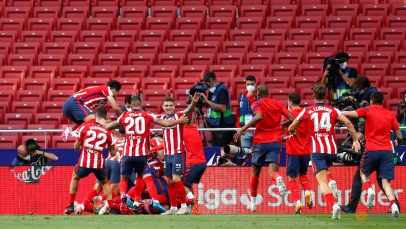 Soccer-Atletico aiming to fend off Real as title race goes to wire Soccer-Atletico aiming to fend off Real as title race goes to wire