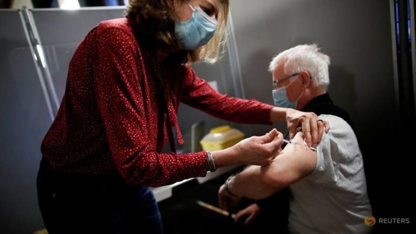 Vaccine shortage delays COVID-19 first shots in Paris region Vaccine shortage delays COVID-19 first shots in Paris region