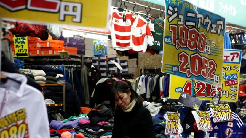 Japan's household spending extends declines, raises recovery doubts Japan's household spending extends declines, raises recovery doubts