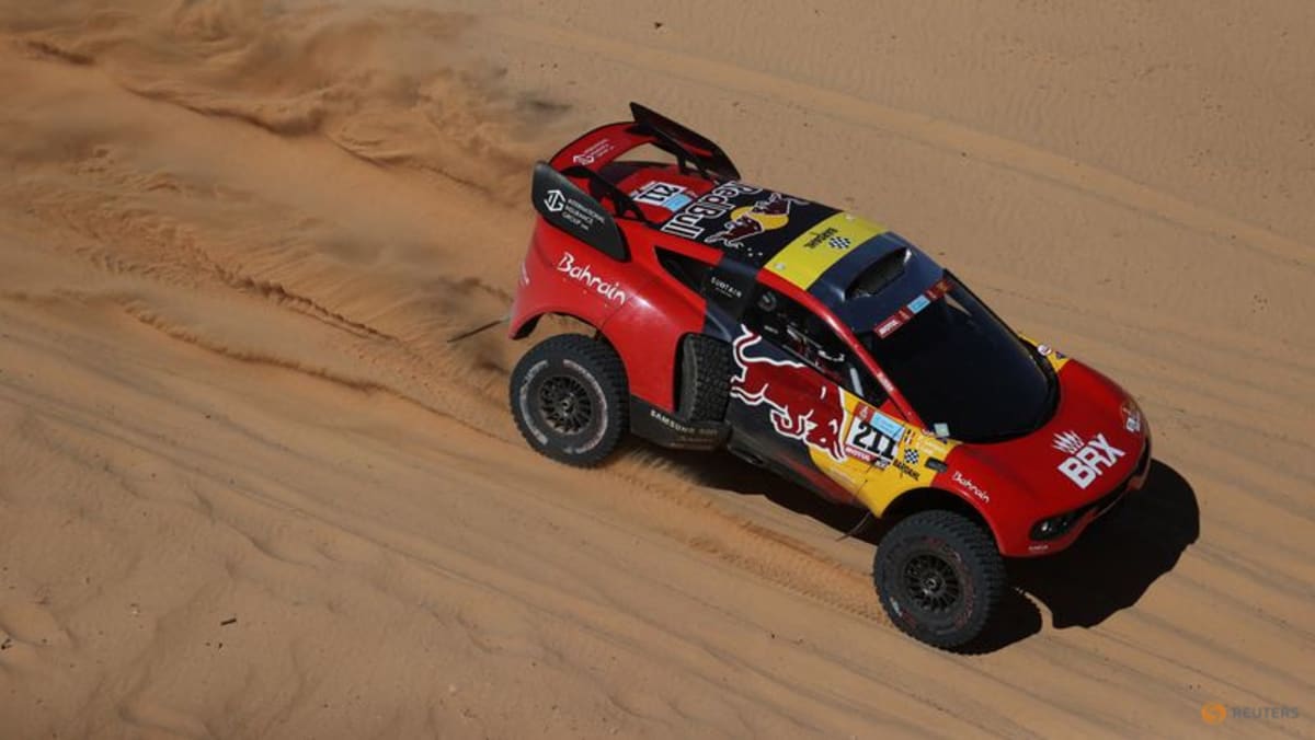 Rallying-Loeb memperbesar keunggulan Al Attiyah dengan kemenangan etape kedua Dakar