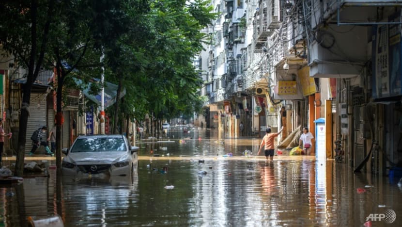 Record floods threaten southern China Record floods threaten southern China