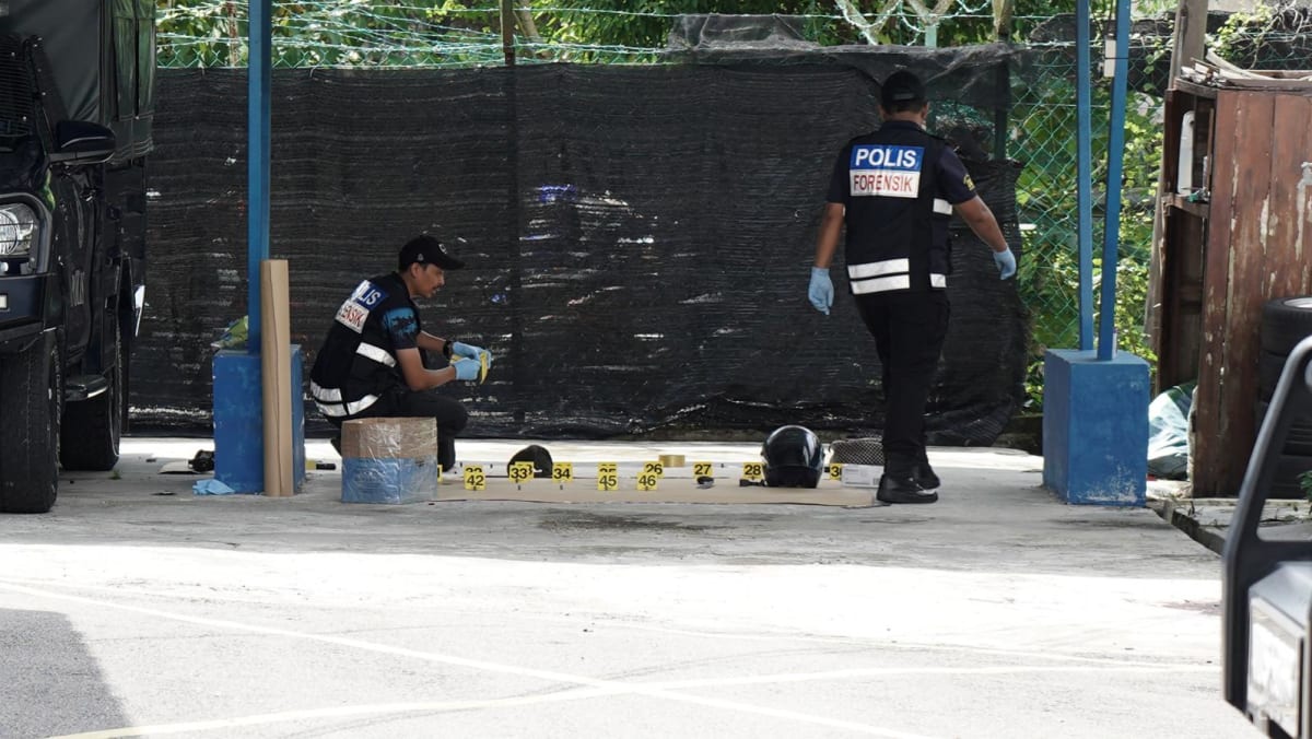 伊斯兰祈祷团嫌疑人袭击柔佛警察哨所，造成 2 名警察死亡，马来西亚逮捕 7 人