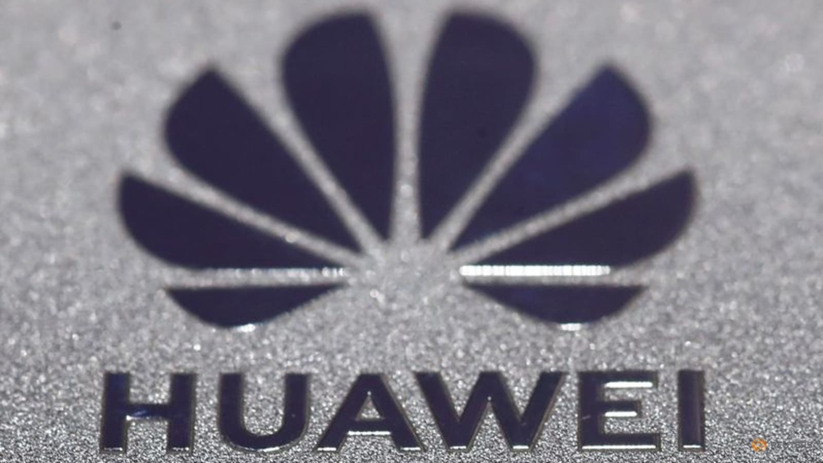 Huawei touts camera on latest premium smartphone without 5G thumbnail