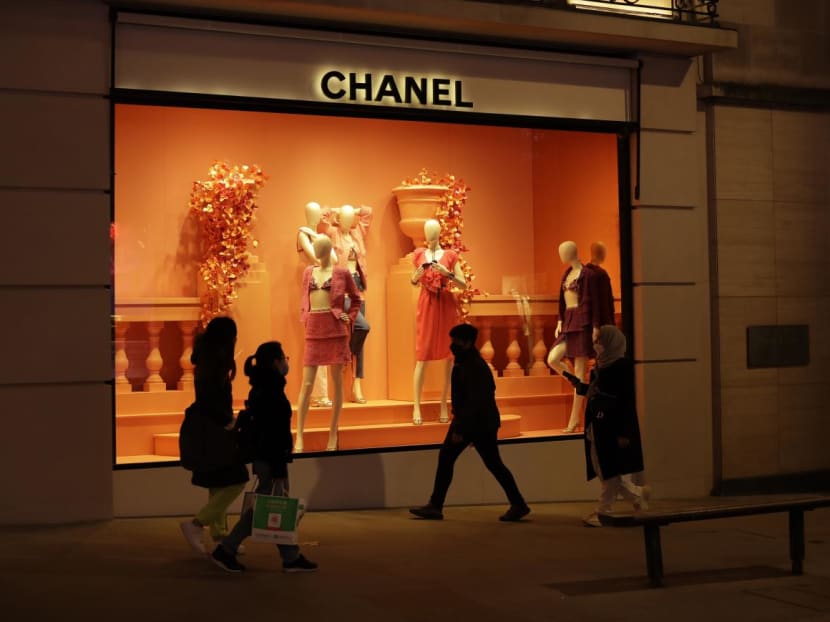 Chanel restricts sales to Russians abroad amid Ukraine war Chanel restricts sales to Russians abroad amid Ukraine war
