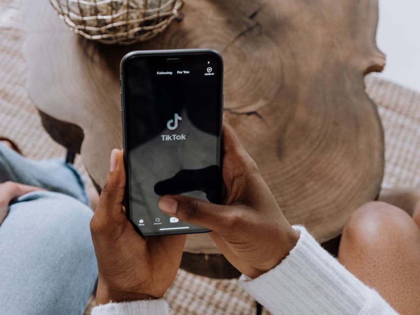 TikTok is growing even as digital advertising is slumping in a global economic slowdown. The downturn has hurt Snap, Google and Meta. And TikTok, though not immune, appears to be compounding its rivals’ woes by stealing business from them. TikTok is growing even as digital advertising is slumping in a global economic slowdown. The downturn has hurt Snap, Google and Meta. And TikTok, though not immune, appears to be compounding its rivals’ woes by stealing business from them.