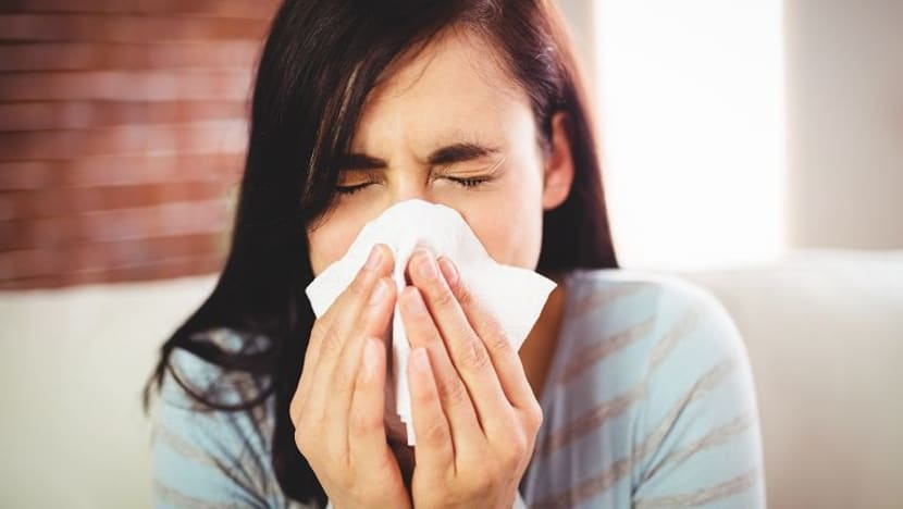 Kerap bersin tanpa sebab selepas divaksin mungkin simptom COVID-19