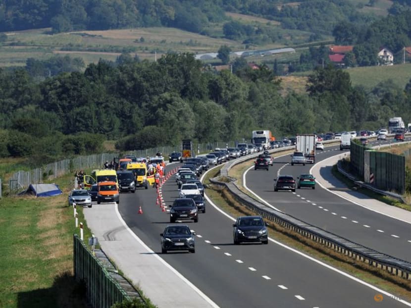 Bus crash in Croatia leaves 12 Polish pilgrims dead, 32 injured Bus crash in Croatia leaves 12 Polish pilgrims dead, 32 injured