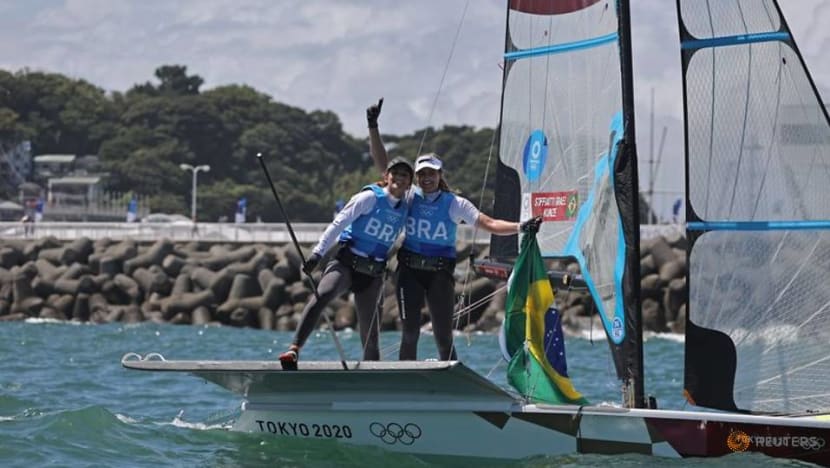Olympics-Sailing-Britons bag two sailing golds, Brazil win women's 49er FX Olympics-Sailing-Britons bag two sailing golds, Brazil win women's 49er FX
