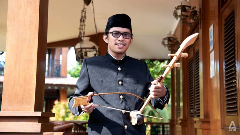 From jazz to Mozart, young Indonesian breathes new life into centuries-old stringed instrument From jazz to Mozart, young Indonesian breathes new life into centuries-old stringed instrument