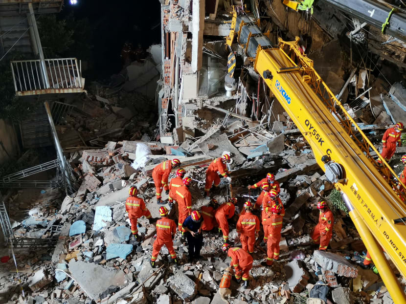 China hotel collapse kills 8; rescuers search for 9 missing