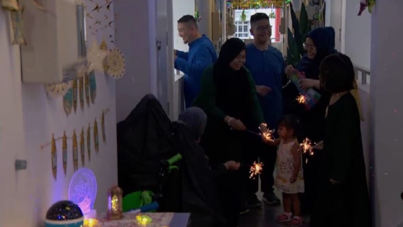 15 keluarga berjiran himpun di koridor sambut kemeriahan bulan Syawal bersama