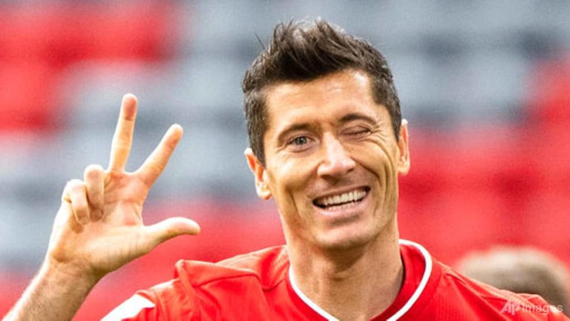 Football: Lewandowski hat trick helps Bayern rout Frankfurt 5-0 Football: Lewandowski hat trick helps Bayern rout Frankfurt 5-0