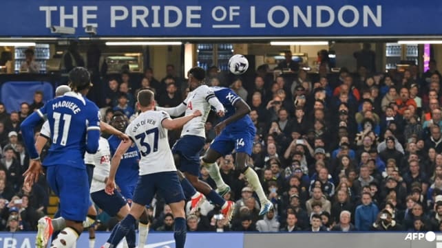 Chelsea shatter Spurs' top four bid
