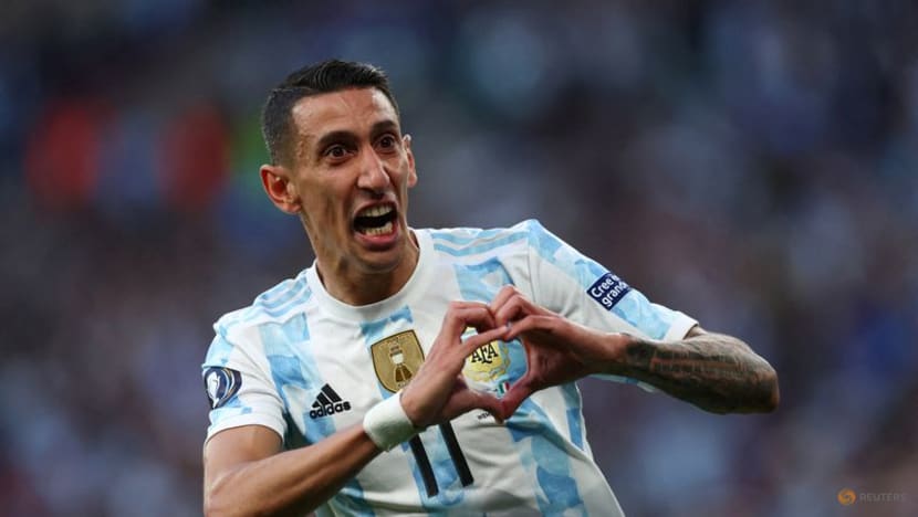 Di Maria completes Juventus move Di Maria completes Juventus move