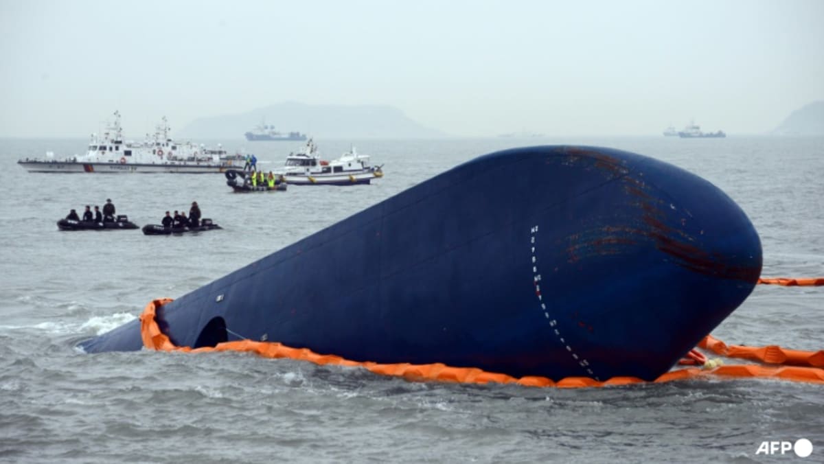 South Korea mourns 10th anniversary of ferry disaster