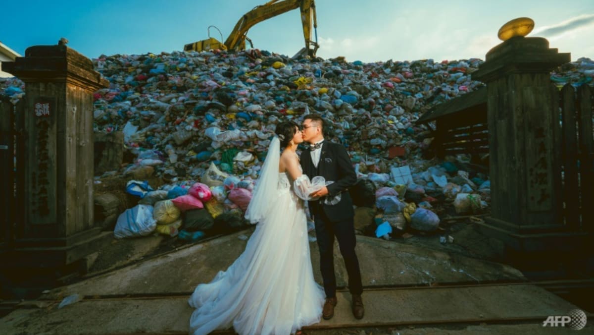 ‘Til trash do us part: Taiwan couple embraces garbage wedding shoot