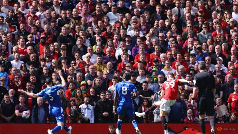 Man United climb back into third with 2-0 win over Everton Man United climb back into third with 2-0 win over Everton