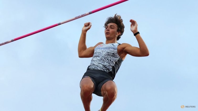 Swede Duplantis soars to outdoor pole vault record at Diamond League