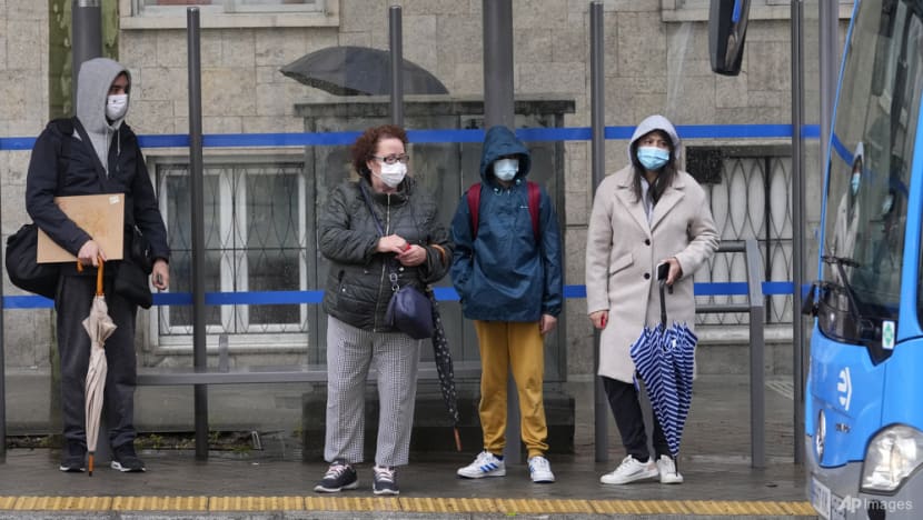 Spain says masks no longer totally obligatory indoors