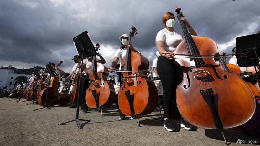 Venezuelan musicians set world's largest orchestra record