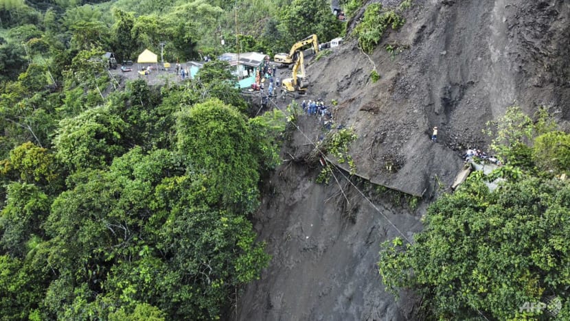 Landslide buries bus in Colombia, killing at least 34