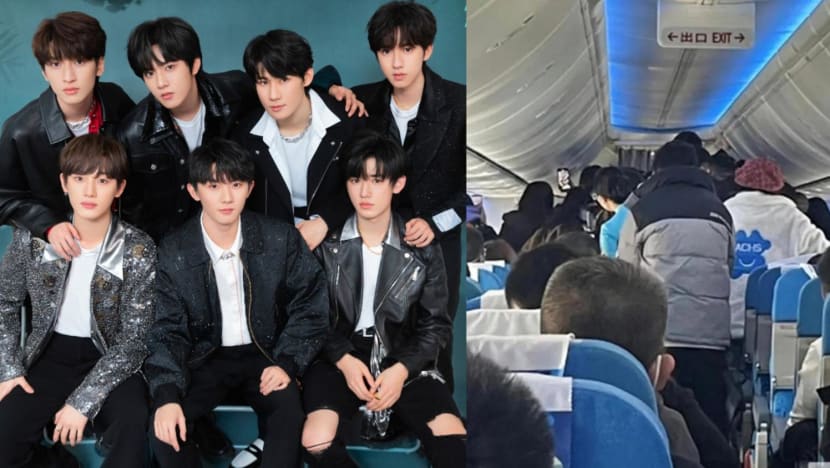 Fans Of Chinese Boyband TNT Likened To Zombies After Rushing Into Plane Cabin Where The Boys Were Seated... While The Plane Was Still Moving Fans Of Chinese Boyband TNT Likened To Zombies After Rushing Into Plane Cabin Where The Boys Were Seated... While The Plane Was Still Moving