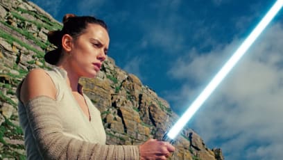 Luke Skywalker Finally Kicks Ass In ‘Star Wars: The Last Jedi’