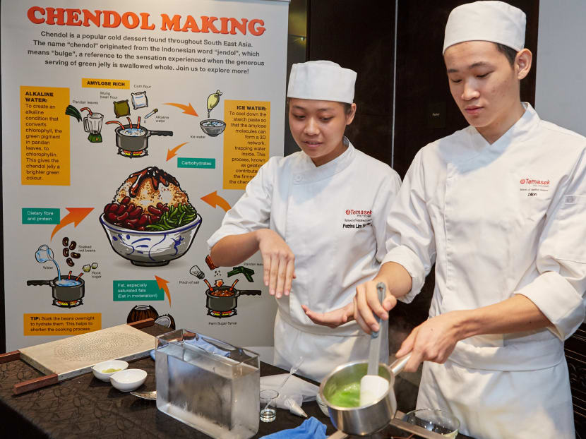 Temasek Polytechnic students demonstrate how chendol jelly is solidified with cold water at a recipe book launch yesterday (Oct 13). Photo: Temasek Polytechnic