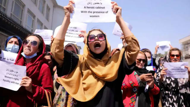 阿富汗妇女连续两天上街游行 要求塔利班给予平等权利