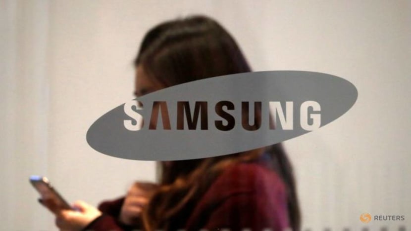 Samsung Electronics flags 26per cent rise in fourth-quarter profit on chip, display sales Samsung Electronics flags 26per cent rise in fourth-quarter profit on chip, display sales