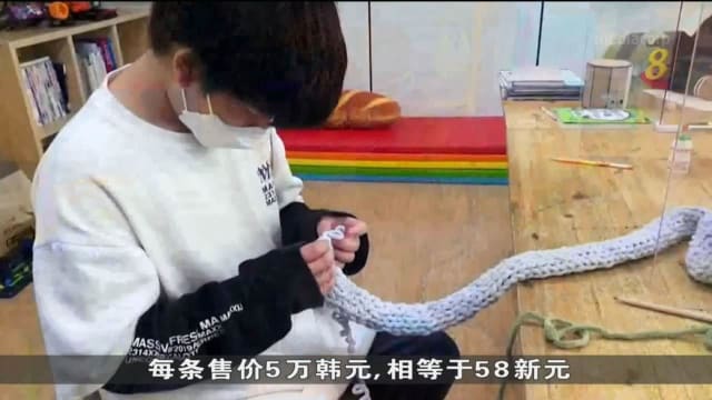 韩国小学生售卖亲手制作围巾和日用品 销售额全数捐给有需儿童