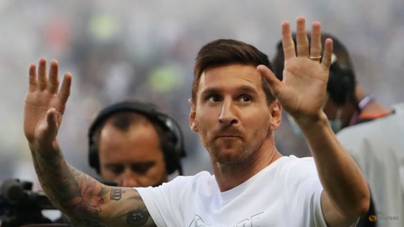 Football: Messi unveiled ahead of PSG match but is not included in match squad Football: Messi unveiled ahead of PSG match but is not included in match squad