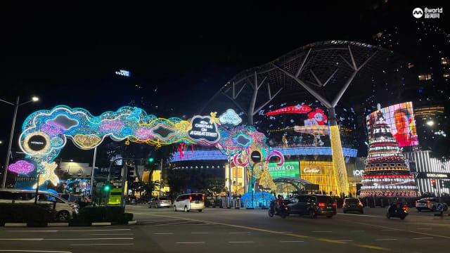 【相册】本地圣诞灯饰一一亮起 商场街道充满佳节氛围