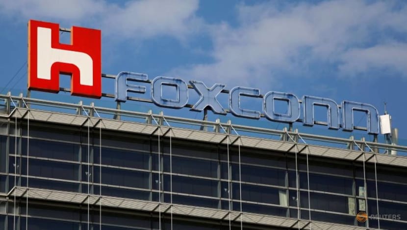Apple-supplier Foxconn tells employees not to visit China over holiday amid concerns over Wuhan virus Apple-supplier Foxconn tells employees not to visit China over holiday amid concerns over Wuhan virus