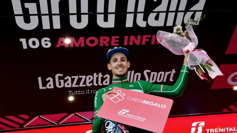 Zana wins Giro stage 18, Thomas extends lead