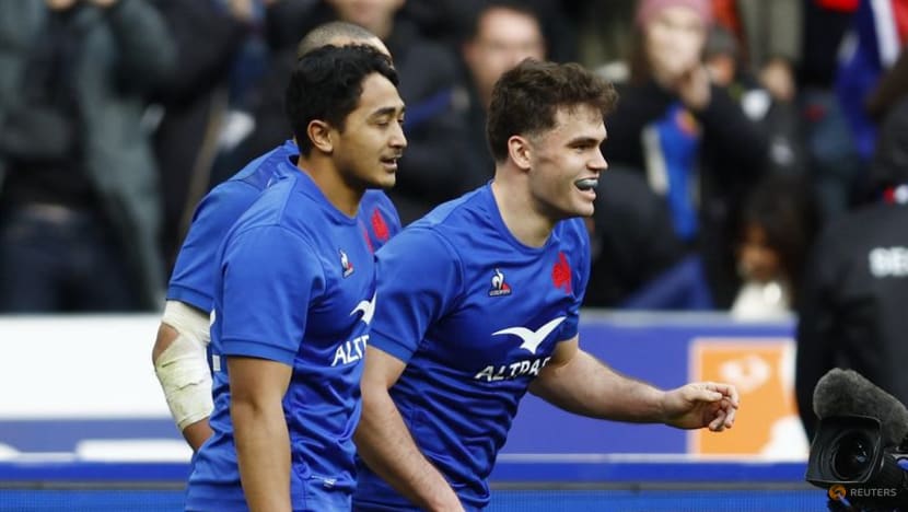 France see off Wales to keep slim Six Nations title hopes alive