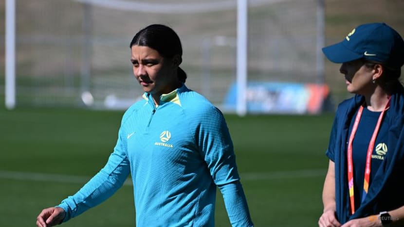 Kerr on bench for Australia, Sinclair starts for Canada