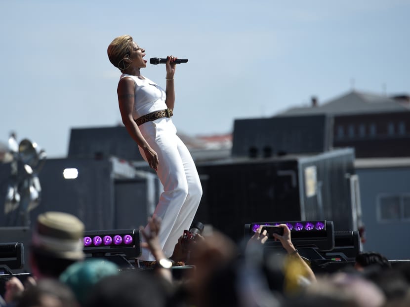 Gallery: Gwen Stefani, Usher perform for thousands at Earth Day rally