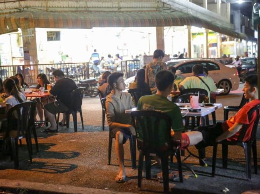 New measures need to be taken as Malaysia is currently ranked as Asia’s most obese country, including the closure of midnight joints. Photo: MALAY MAIL ONLINE
