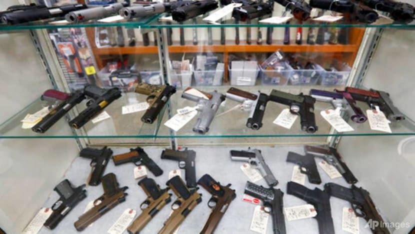 US judge overturns ban on 18-year-olds buying handguns