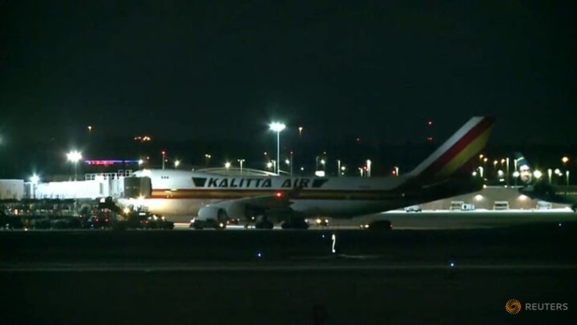 Plane with 240 US evacuees from Wuhan lands in Alaska Plane with 240 US evacuees from Wuhan lands in Alaska