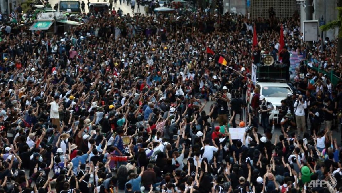 Perdana Menteri Thailand mengatakan semua undang-undang harus digunakan terhadap pengunjuk rasa