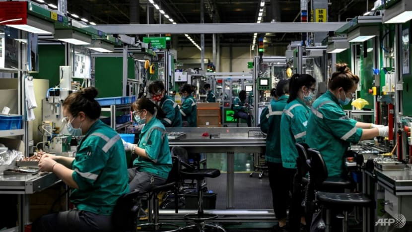 China's factory activity dips to lowest level in two years China's factory activity dips to lowest level in two years