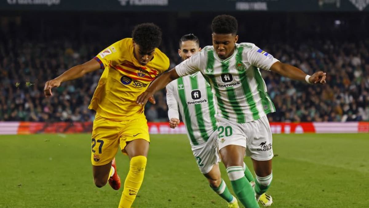 Torres hat-trick helps Barcelona snatch 4-2 win at Betis