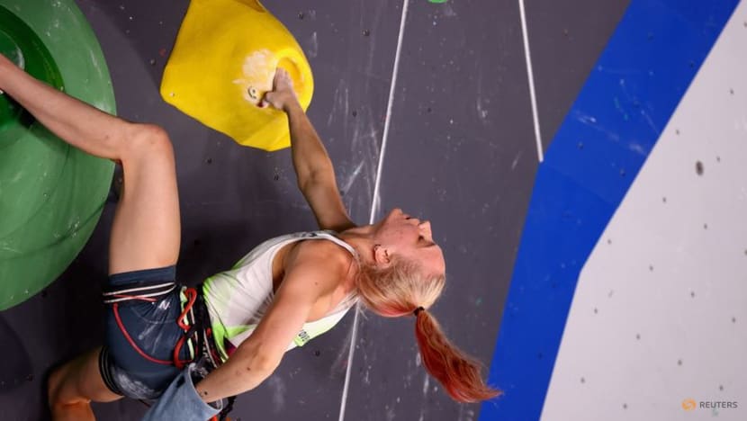 Olympics-Climbing-Dominant Garnbret clinches first women's climbing gold for Slovenia Olympics-Climbing-Dominant Garnbret clinches first women's climbing gold for Slovenia