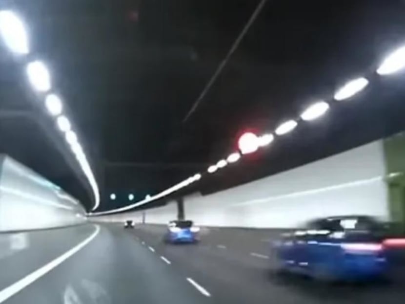 Patrick Ong Choon Hua Ong wanted the beam from his laser pointer to reflect off the rearview mirror of the driver in front of him and into the driver's eyes, forcing him to change lanes. Patrick Ong Choon Hua Ong wanted the beam from his laser pointer to reflect off the rearview mirror of the driver in front of him and into the driver's eyes, forcing him to change lanes.